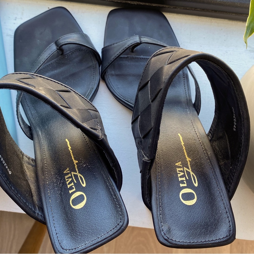 Black thonged sandal heel